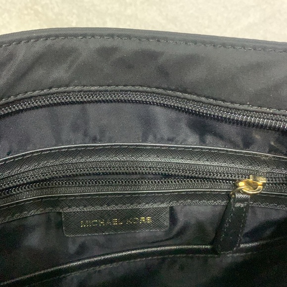 Michael Kors crossbody - Picture 6 of 9